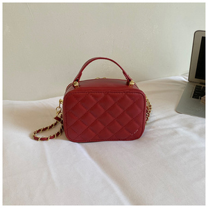 Modische Damen Gesteppte Mini-Box-Tasche Große Schleifendekoration PU-Leder Tragbare Handtasche Metall-Ketten-Schulterriemen - Product Image 4
