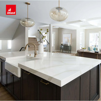 Armoires de cuisine modernes de style farmhouse gris anthracite sur mesure Alland, armoires de cuisine de luxe style Shaker avec quincaillerie en laiton et plan de travail en marbre