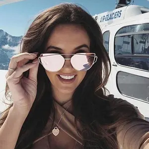 Tasarımcı lüks moda Retro Metal çerçeve güneş gözlüğü Uv400 ayna güneş Lens yansıtıcı kedi gözü Sunglass polarize erkek kadın