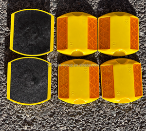 ROADSAFE - Marcador de Pavimento Elevado Tipo Ojo de Gato, 100*90*17mm, Plástico ABS Amarillo, Reflector Blanco, Tachuela Vial - Product Image 2