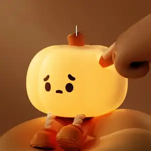 Vendita calda all'ingrosso della fabbrica per bambini in Silicone per dormire Pat luce di zucca decorazione dell'atmosfera di Halloween regalo luce notturna