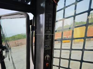 Chargeuse compacte d'occasion originale fabriquée aux États-Unis cat 246C à vendre - Product Image 5