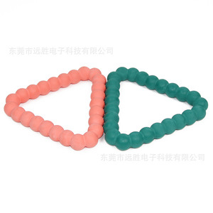 Jouet à mâcher pour chien en forme d'anneau triangulaire avec perles, 150x160x22mm, en caoutchouc résistant aux morsures, jouet d'entraînement pour animaux de compagnie - Product Image 5