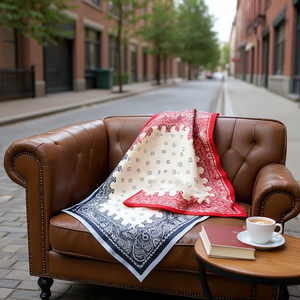 Sciarpa quadrata Paisley 70x70 cm con stampa alla moda per donna e uomo - Product Image 2