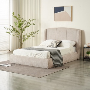 <span class=keywords><strong>Letto</strong></span> matrimoniale in stile italiano, moderno, con struttura imbottita in tessuto, testiera alta e morbidi doghe in legno - Product Image 1