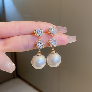 Orecchini Pendenti Eleganti e Minimalisti Ispirati al Torto alla Vaniglia, Gioielli Floreali alla Moda per Donne - Product Image 2