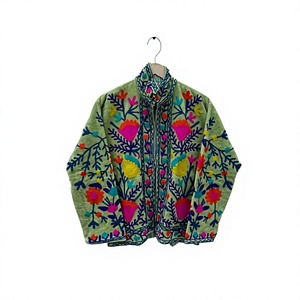 Veste en velours Suzani multi-brodée, faite à la main, courte, unisexe, avec deux poches latérales, style printemps - Product Image 1
