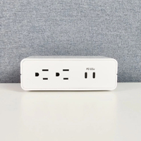 Multiprise de bureau OMNI PD65 à charge simultanée avec 2 ports USB-C et 2 prises CA - Hub d'extension à usage commercial pour le bureau