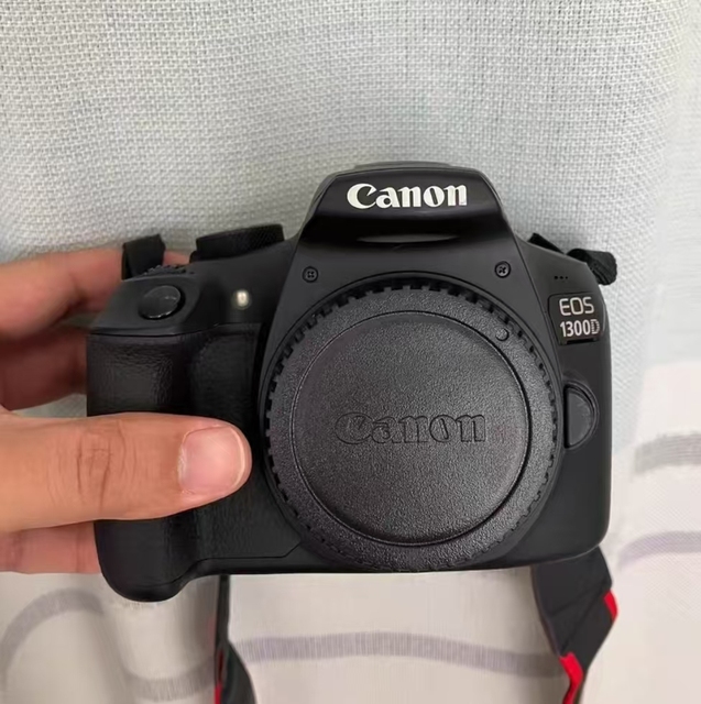 Cano/n 1300D Rebel T6 Use DSLR Body 18MP Compatible CMOS Sensor and sd Card