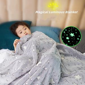 Manta Brillante en la Oscuridad de 50 x 60 Pulgadas con Diseño de Luna y Universo, Suave y Acogedora, de Franela y Felpa para Niños y Niñas - Product Image 6