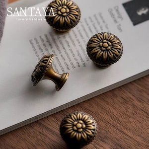 Gagang Kabinet Dapur Santaya Solid Antique Brushed Brass, Kenop Laci Lemari Kamar Tidur, Gagang Furnitur Perunggu - Product Image 2
