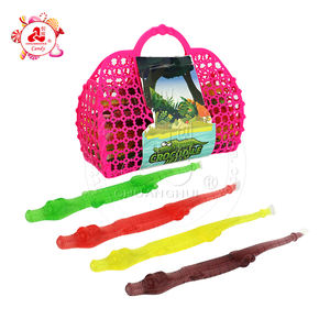 Bandes de gelée à sucer en forme de crocodile 3D dans un panier - Product Image 1