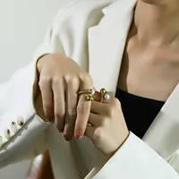 Bague en acier inoxydable torsadée à manchette ouverte, plaquée or avec fausse perle et boule lisse, bijou fantaisie pour le quotidien
