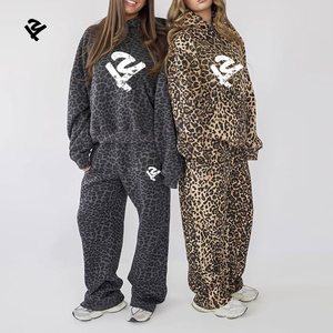 <span class=keywords><strong>Tuta</strong></span> da <span class=keywords><strong>donna</strong></span> con stampa leopardata, felpa <span class=keywords><strong>oversize</strong></span> e pantaloni a gamba larga in pile, casual, con logo animalier - Product Image 3