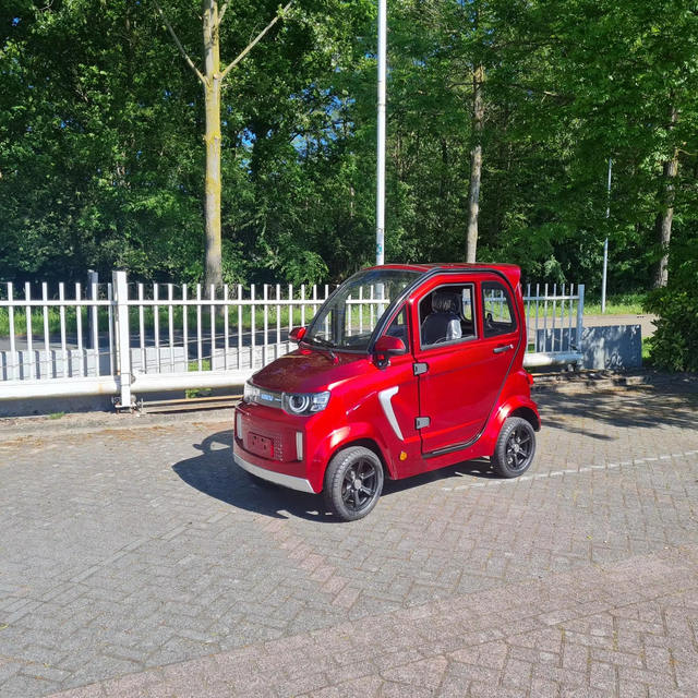 Mini Electric New Energy Vehicle Quadricycle with Handle Bar & Rotate Seat Vehicle
