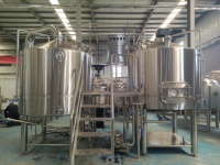 Équipement de brasserie commerciale système de brassage 3000L avec moteur de pompe à pression capable de traiter le fermenteur de bière 3000L