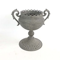 Pot Bunga Bentuk Piala Logam Abu-abu Vintage Rustic Berlapis Bubuk Tahan Lama untuk Rumah dan Taman dengan Dudukan dan Pegangan
