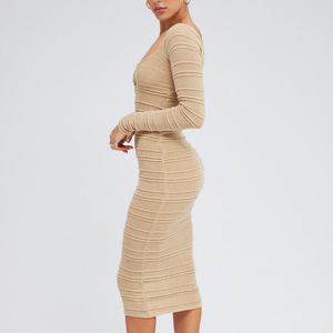 Nouvelle Robe Midi Moulante en Maille Côtelée Beige avec Découpes, Col Cœur Sexy, Manches Longues et Imprimé Rayé – Style Estival - Product Image 4