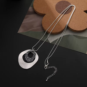 집게 칼라 페미니노 트렌디 스타일 니켈 프리 블랙 <span class=keywords><strong>80</strong></span> 숫자 수지 금속 긴 패션 펜던트 목걸이 - Product Image 3