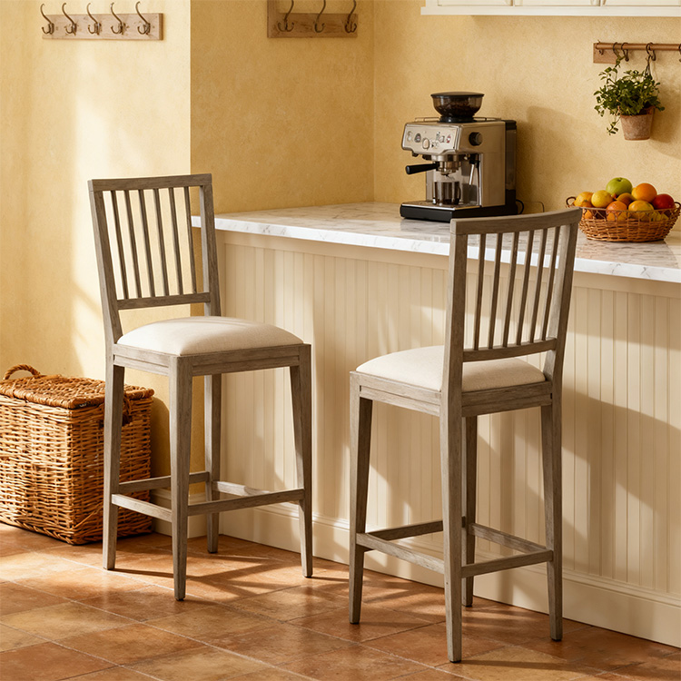 wood table and chairs for restaurant