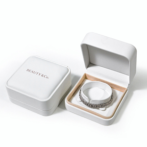 Portagioie in pelle <span class=keywords><strong>di</strong></span> lusso all'ingrosso <span class=keywords><strong>di</strong></span> alta qualità Vintage anello <span class=keywords><strong>di</strong></span> nozze Set Organizer bianco per viaggi piccolo modello quadrato - Product Image 5