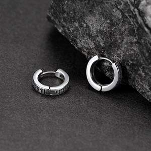 1 paire de boucles <span class=keywords><strong>d</strong></span>'oreilles pour hommes en acier inoxydable 316L Huggie Hoop Religious Ear Piercing Jewelry (KSS525) - Product Image 3