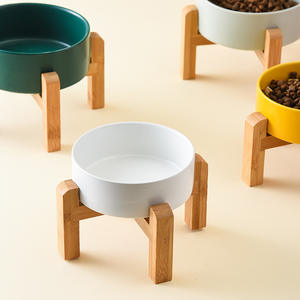 Mangkuk hewan peliharaan keramik kustom mewah 2024, mangkuk anjing naik ramah lingkungan dengan versi Upgrade dasar kayu - Product Image 3