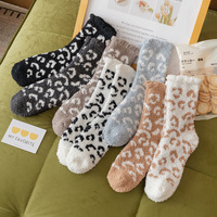 Chaussettes longues en polaire corail ultra douces pour femmes Jingwen OEM, certifiées CE, chaussons thermiques d'hiver antidérapants pour la maison