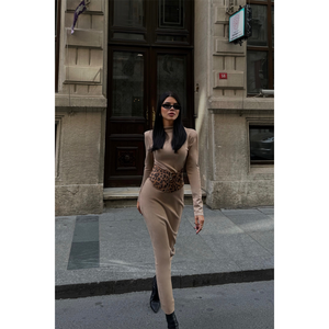 Vestido de Gamuza con Estampado de Leopardo y Cinturón de Corsé con Pedrería - Elegante y a la Moda - Product Image 1