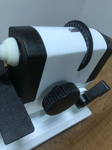Lensómetro Manual ML-4 de Aist Optics con Alta Precisión de ±0.25D para Uso Oftálmico Profesional y Tiendas de Óptica - Product Image 3