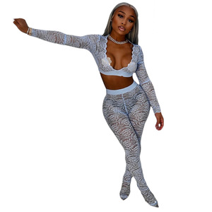 Conjunto de 2 piezas de malla transparente con aberturas para mujer: Top corto con cuello en V y leggings ajustados a juego, ideal para ropa urbana y discoteca. - Product Image 6