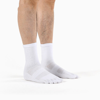 Chaussettes de sport OEM en gros à cinq doigts en coton absorbant la transpiration, couleur unie, pour femme, chaussettes longues à doigts séparés pour l'extérieur
