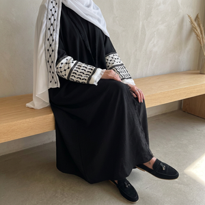 Abaya Negra Transpirable con Bordado, Cuello en V, Manga Larga, Estilo Dubái, Dobladillo Asimétrico, Corte Regular, Largo hasta el Suelo, Modesta, para Mujeres Adultas, Uso Diario - Product Image 2