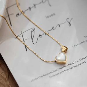 Collier double cœur en coquillage blanc de style français pour femmes, simple, asymétrique, chaîne de clavicule entrelacée, bijoux romantiques - Product Image 2