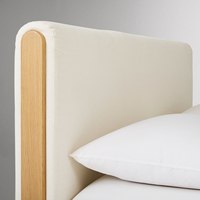 Lit double moderne en bois massif de luxe léger avec tête de lit en tissu lin beige, mobilier de chambre durable pour appartement
