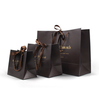 Sacs en papier recyclables de luxe personnalisés pour boutiques de détail, emballages cadeaux pour vêtements, chaussettes, chaussures, longueur main
