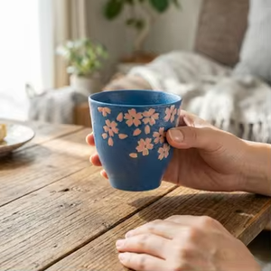 Tasse à thé en céramique bleue Sakura, cadeau japonais réfléchit, moderne, idéale pour les infusions aux herbes - Product Image 3