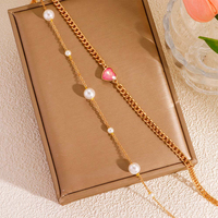 Collier élégant Collier moderne élégant Chaîne en or superposée Charme coeur rose avec fausses perles Collier simple personnalisable en vrac