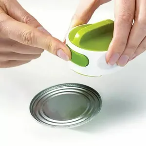 Abrelatas manual al por mayor con cuchilla de acero inoxidable, perilla giratoria y corte lateral de seguridad, herramienta de cocina para el hogar y camping - Product Image 5