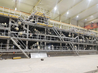 Máquina Yunda de 100 TPD de Capacidad para Reciclaje de Papel y Cartón, Fabricación de Rollos de Cartón Corrugado con Rodamientos