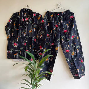 Hermoso pijama negro de algodón con cuello en V para mujer, traje de noche transpirable, estampado de animales, estilo Sexy suave, ropa de dormir de talla grande para mujer - Product Image 1