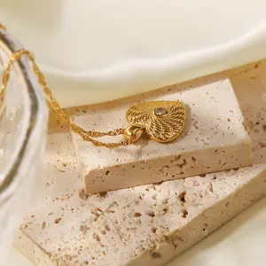 Collana di lusso in oro placcato oro di lusso con ciondolo con conchiglia di perle 2024