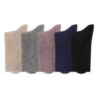 Chaussettes d'hiver en laine mérinos en vente chaude, chaussettes thermiques épaisses et douces pour femmes, port quotidien, temps froid