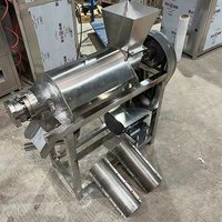 Commerciële automatische fruitpersmachine van roestvrij staal voor sinaasappel-, appel- en groentesap.