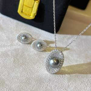 Ensemble de bijoux en argent sterling S925 pour femme, comprenant un collier pendentif et des boucles d'oreilles avec perle grise ovale entièrement sertie de diamants, perle de Tahiti - Product Image 3