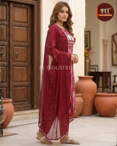 Costume ethnique en coton écologique pour femme, avec broderies de créateur et bas assorti, élégant, disponible au prix de gros - Product Image 4