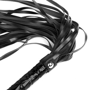 Fouet en cuir PU pour adultes, noir et rouge, avec poignée à motifs diamants, pour couples, accessoires de jeu sexuel SM. - Product Image 3