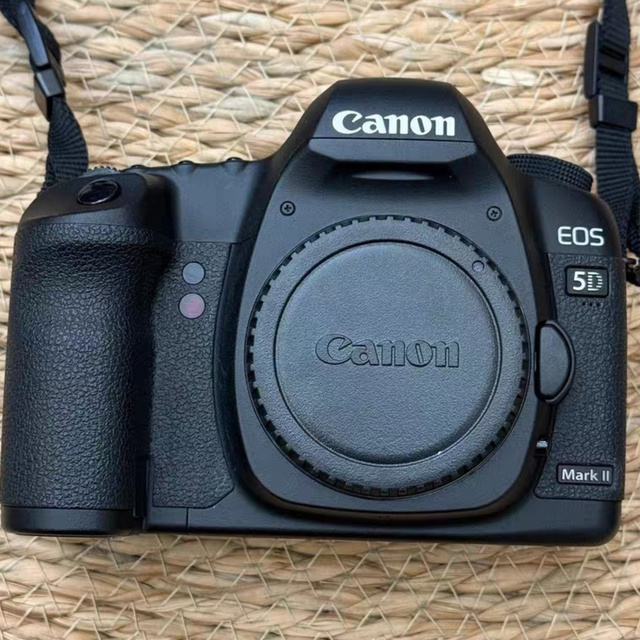 Canons 5D Mark II Digital Camera Body, Sturdy Durable Body, Full HD Video for Professional Photographers and Enthusiasts