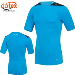 Camiseta de compressão para homens com desempenho UV de secagem rápida e absorvente 2025