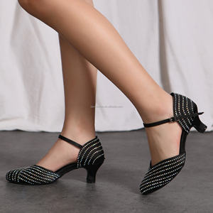 LUOQIAO Chaussures de <span class=keywords><strong>danse</strong></span> de salon/latine en satin noir brillant avec strass, nouvelles chaussures modernes pour femmes à talon bas, débutantes, 5 cm, en cuir véritable - Product Image 4